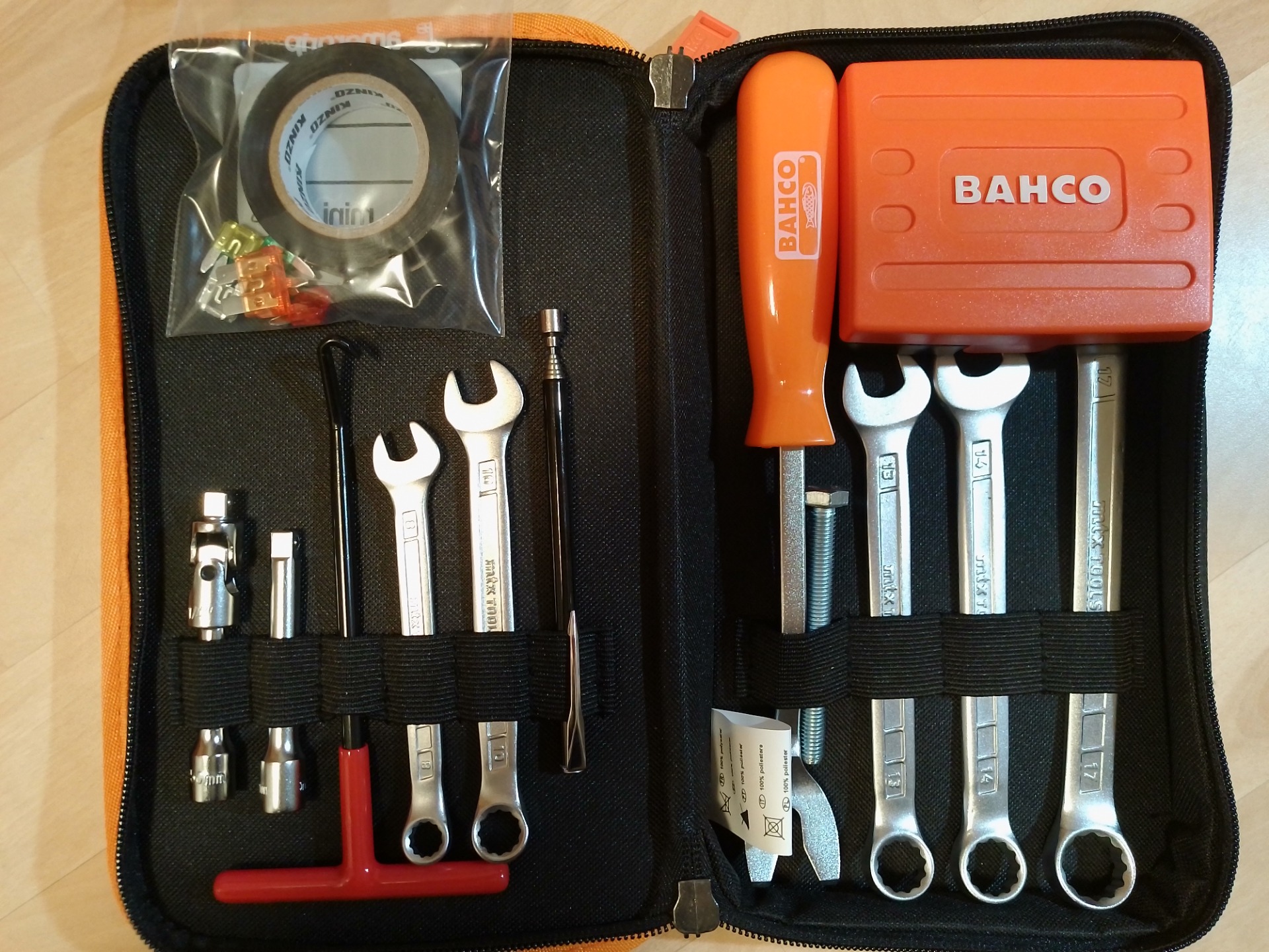 Mönkijän / kelkan työkalusarja